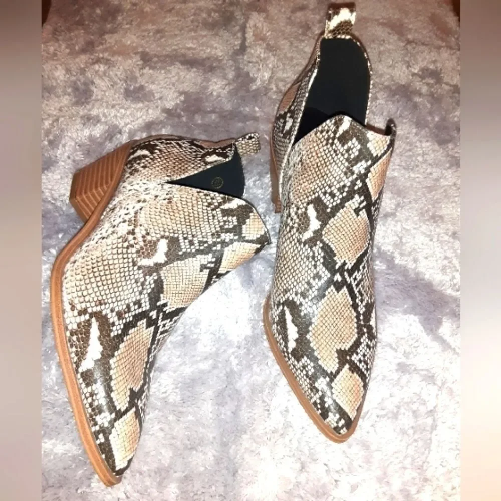 Ladies Western Snakeprint cut out ankle boots sz 9.5